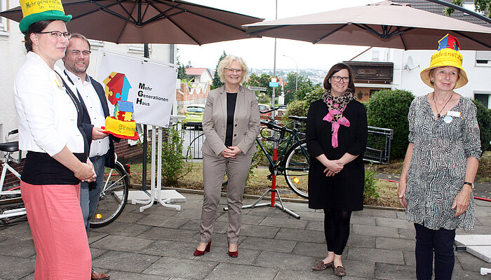 Gruppenfoto mit Bundesfamilienministerin Lambrecht